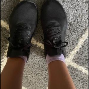 Nike black tennis shoes size 9